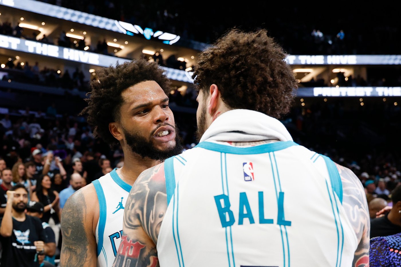 LaMelo Ball punches team mascot Hugo twice after Hornets knock Heat out of play-in tournament | iNFOnews.ca