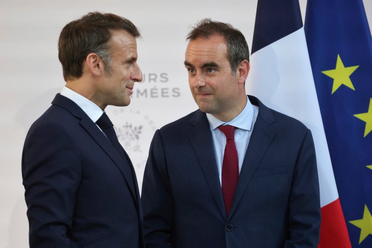 Latest French government's collapse within 14 hours deepens Macron's political crisis | iNFOnews.ca