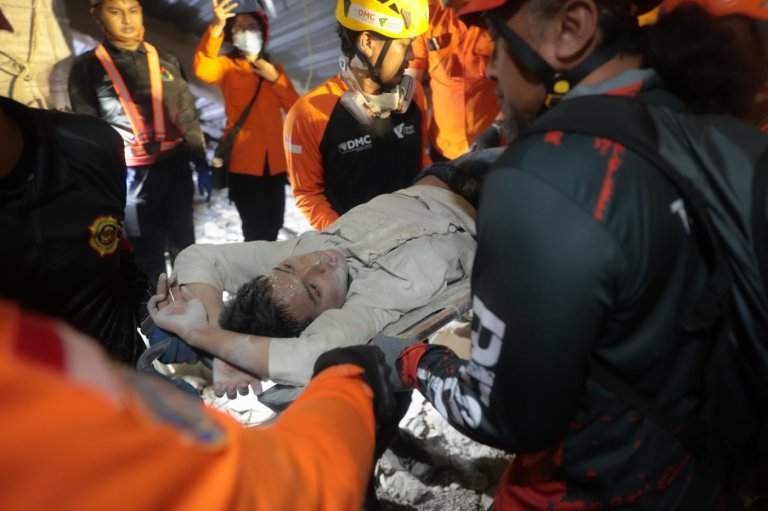 Photos from the collapse of an Islamic school building in Indonesia | iNFOnews.ca