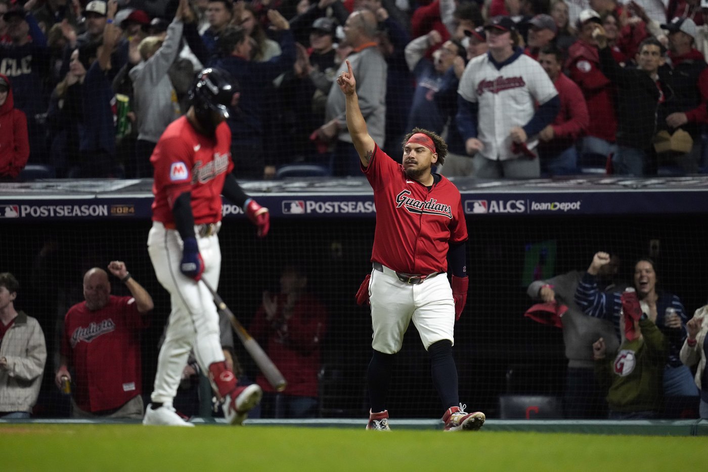 Juan Soto's 3-run homer in 10th sends Yankees past Guardians 5-2 and into World Series for 41st time | iNFOnews.ca