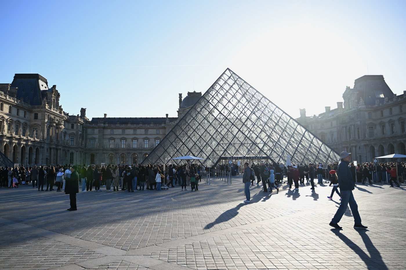 Paris' Louvre museum to increase ticket price for visitors from outside the EU | iNFOnews.ca