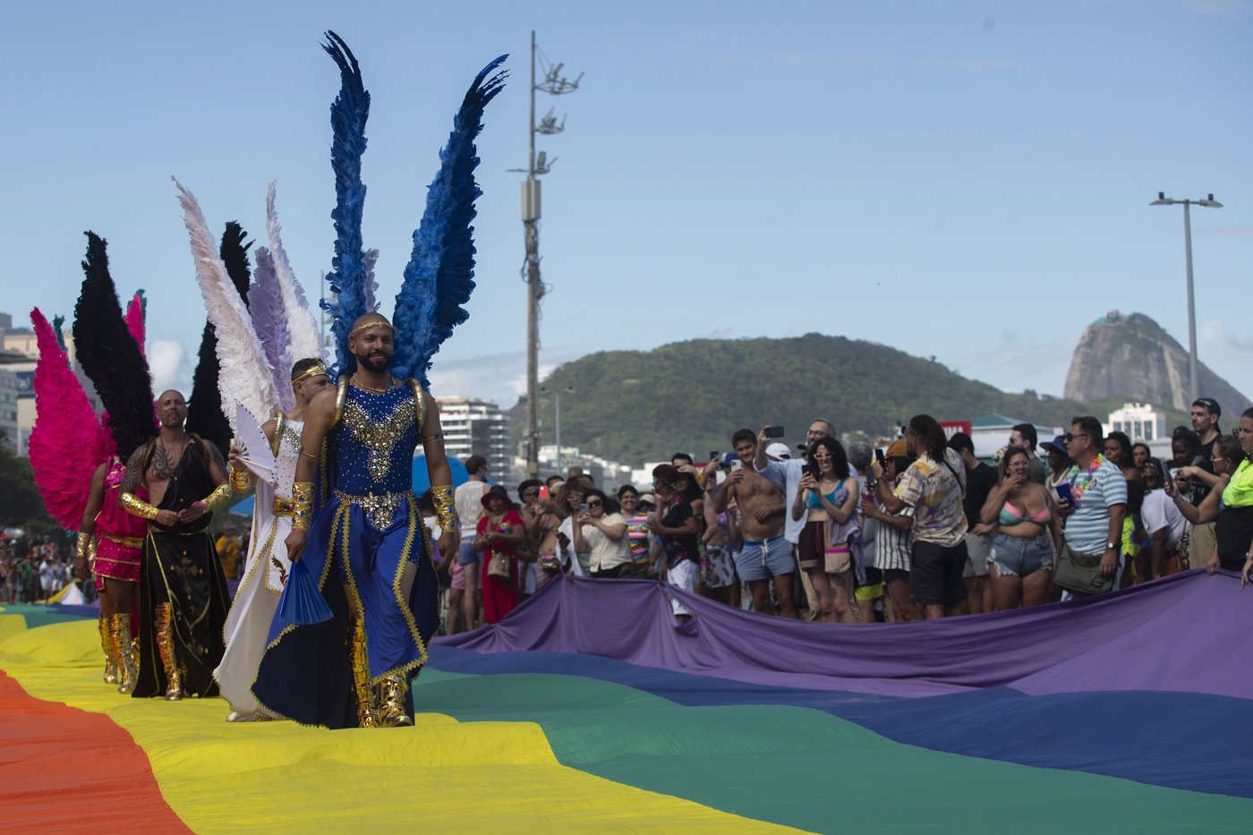 Rainbow-clad revelers hit Copacabana beach for Rio de Janeiro’s pride parade | iNFOnews.ca