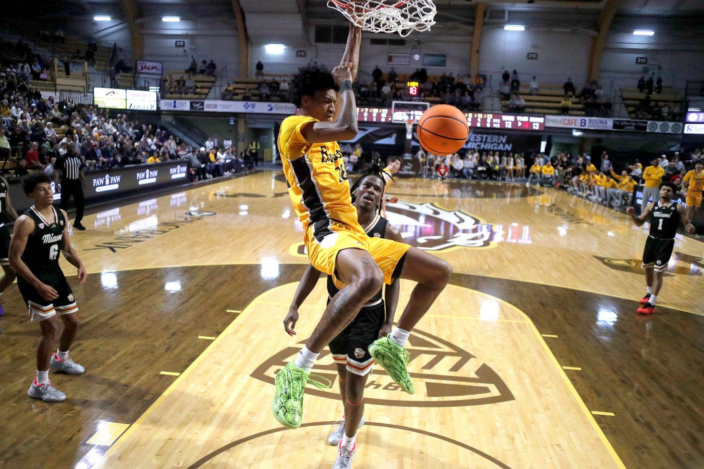 No. 21 Miami (Ohio) rallies past Western Michigan 69-67 to remain the only unbeaten Division I team | iNFOnews.ca No. 21 Miami (Ohio) rallies past Western Michigan 69-67 to remain the only unbeaten Division I team | iNFOnews.ca