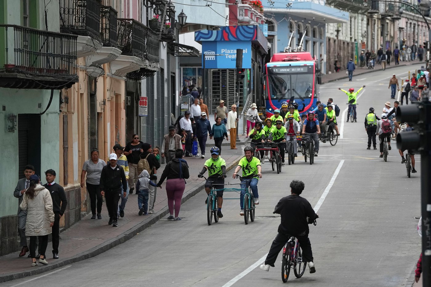 Tandem bicycle club in Ecuador's capital leads blind riders to new adventures | iNFOnews.ca Tandem bicycle club in Ecuador's capital leads blind riders to new adventures | iNFOnews.ca