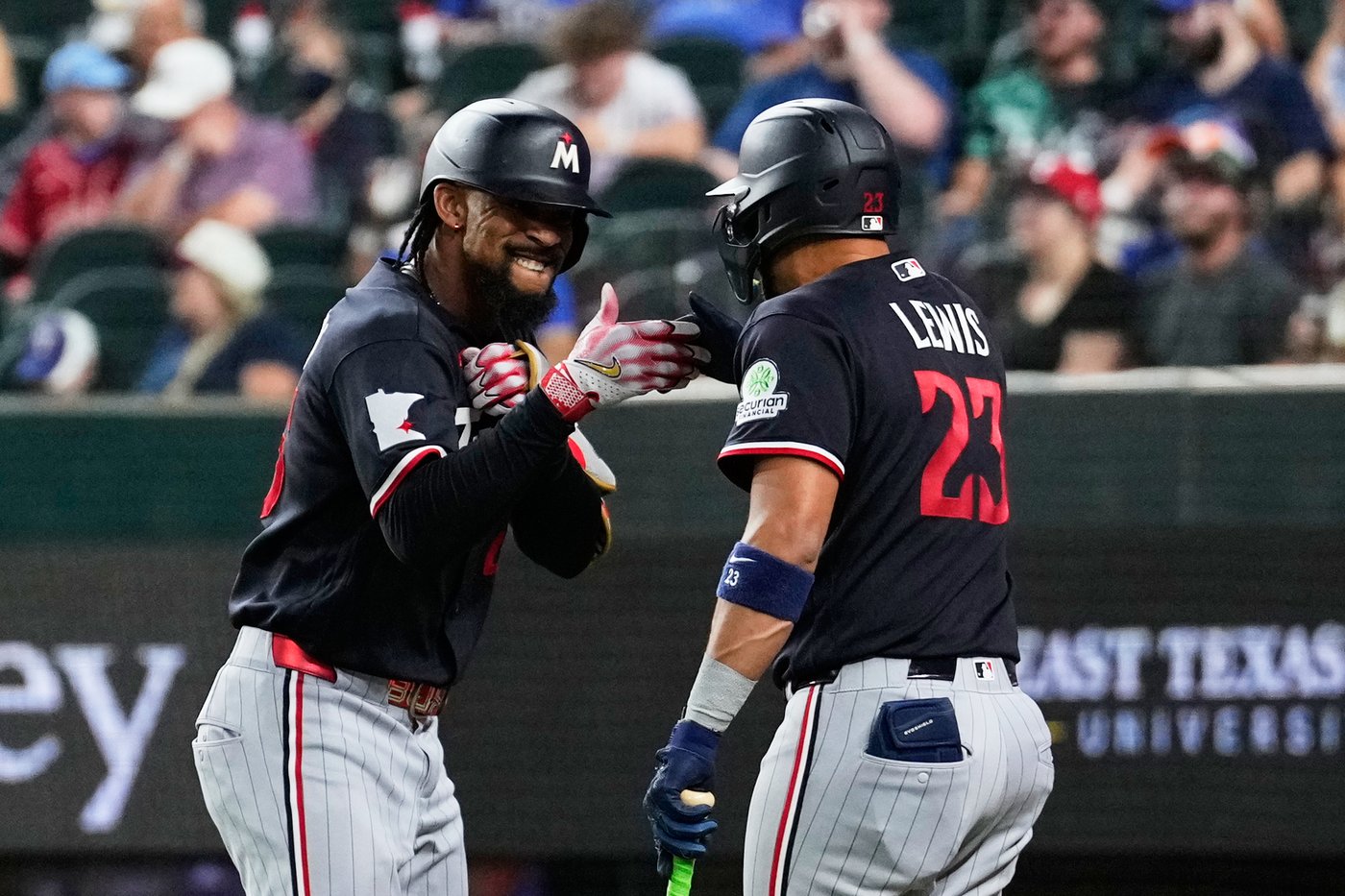 Josh Bell hits 3-run homer and Byron Buxton goes deep for No. 23 as Twins beat Rangers 4-2 | iNFOnews.ca Josh Bell hits 3-run homer and Byron Buxton goes deep for No. 23 as Twins beat Rangers 4-2 | iNFOnews.ca