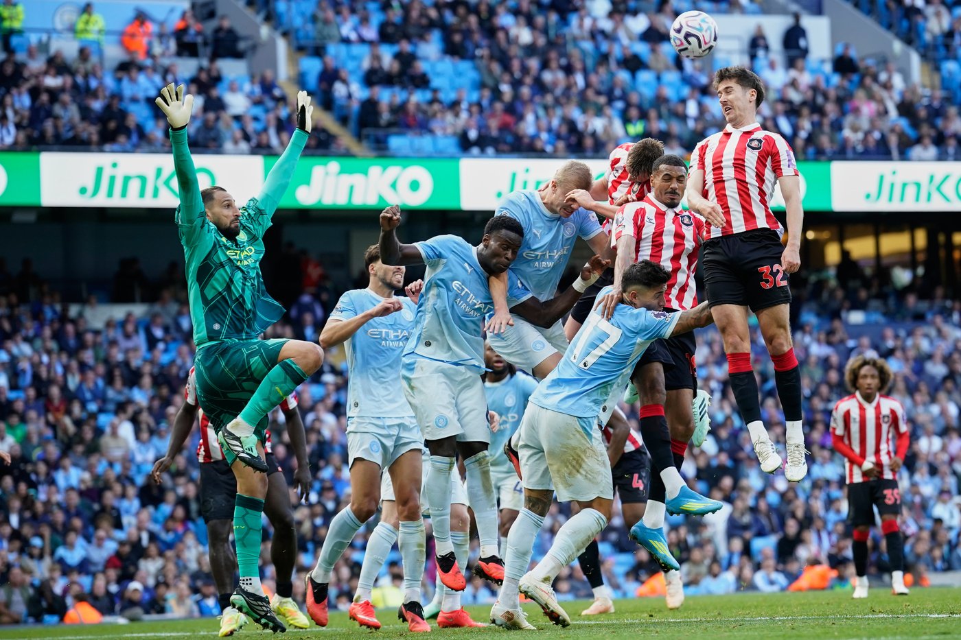 Atletico Madrid beats 10-man Real Madrid 2-1, Man City outlasts Sunderland in Premier League | iNFOnews.ca Atletico Madrid beats 10-man Real Madrid 2-1, Man City outlasts Sunderland in Premier League | iNFOnews.ca