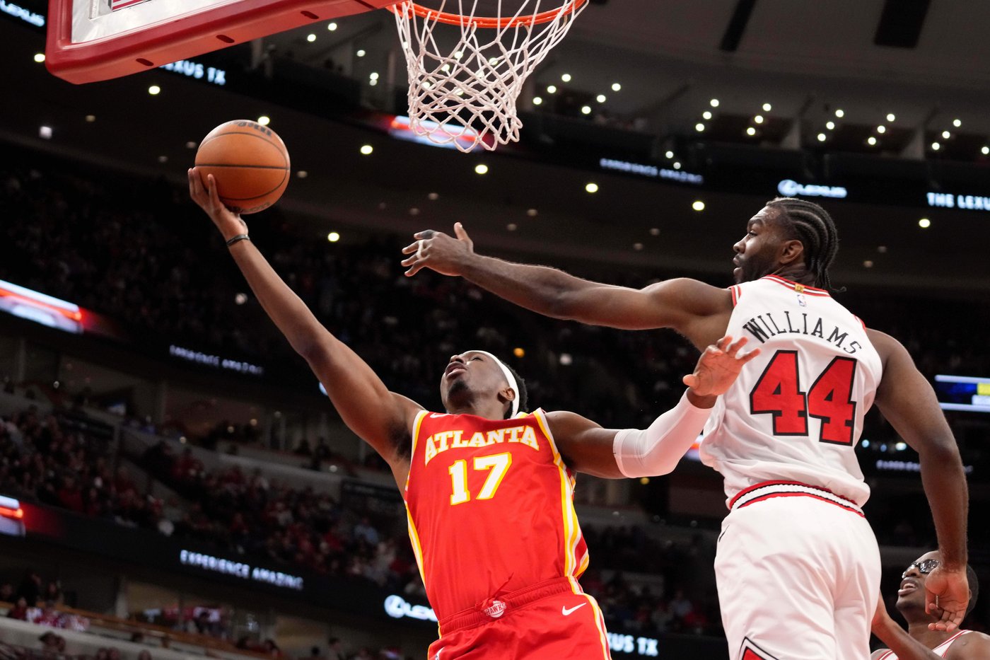 Dosunmu scores 21 points to lead Bulls to 128-123 win over Hawks | iNFOnews.ca