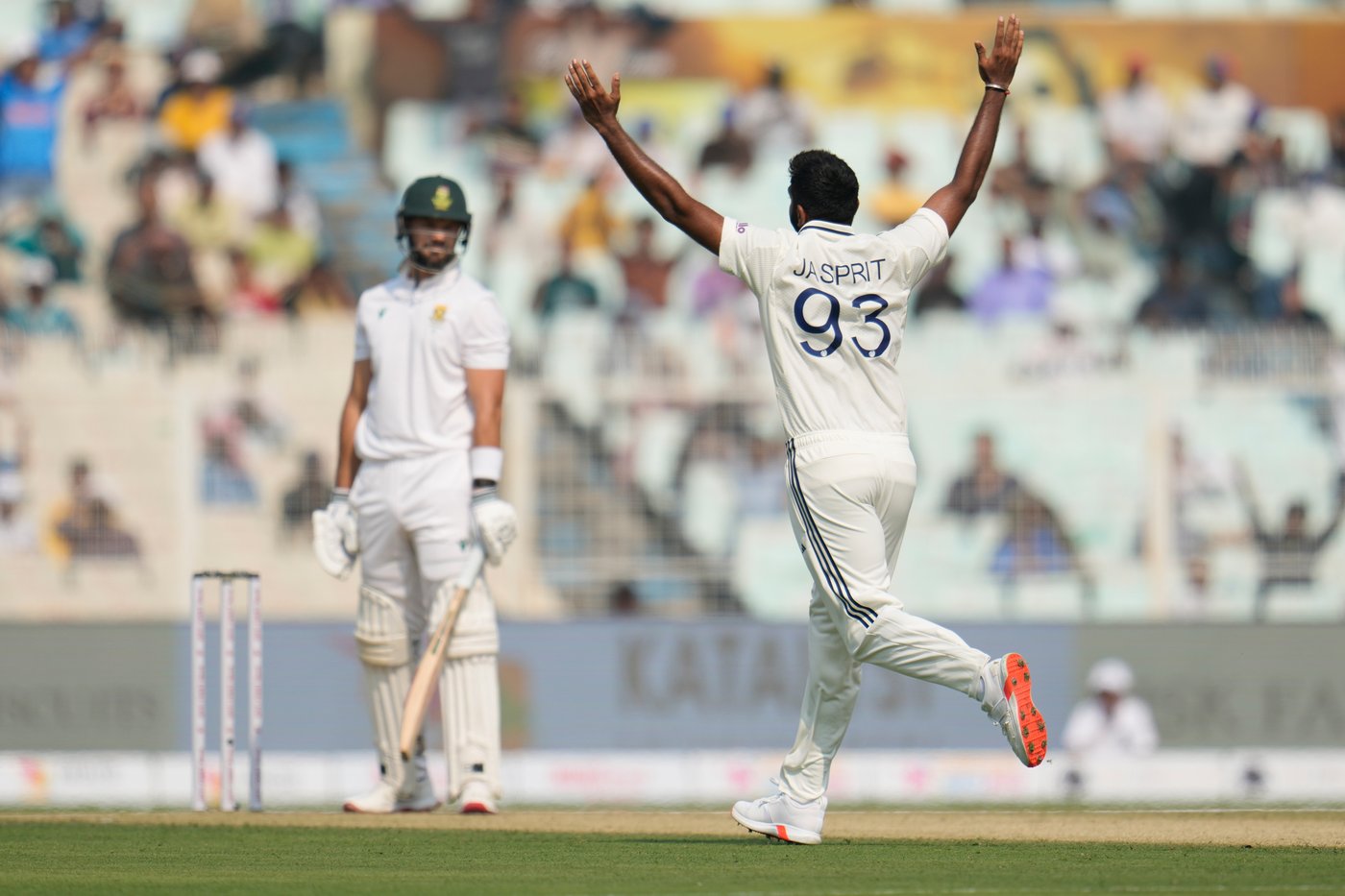Bumrah shines as India skittles South Africa for 159 on Day 1 of Kolkata test | iNFOnews.ca Bumrah shines as India skittles South Africa for 159 on Day 1 of Kolkata test | iNFOnews.ca