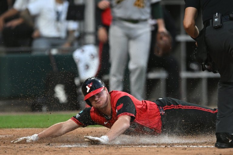 Peters hits for 1st career cycle, Burke pitches 7 strong innings as White Sox dismantle A's 14-1 | iNFOnews.ca