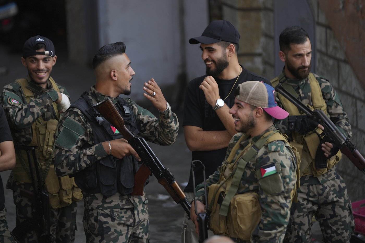 Palestinian factions begin handing over weapons at Beirut refugee camp | iNFOnews.ca Palestinian factions begin handing over weapons at Beirut refugee camp | iNFOnews.ca