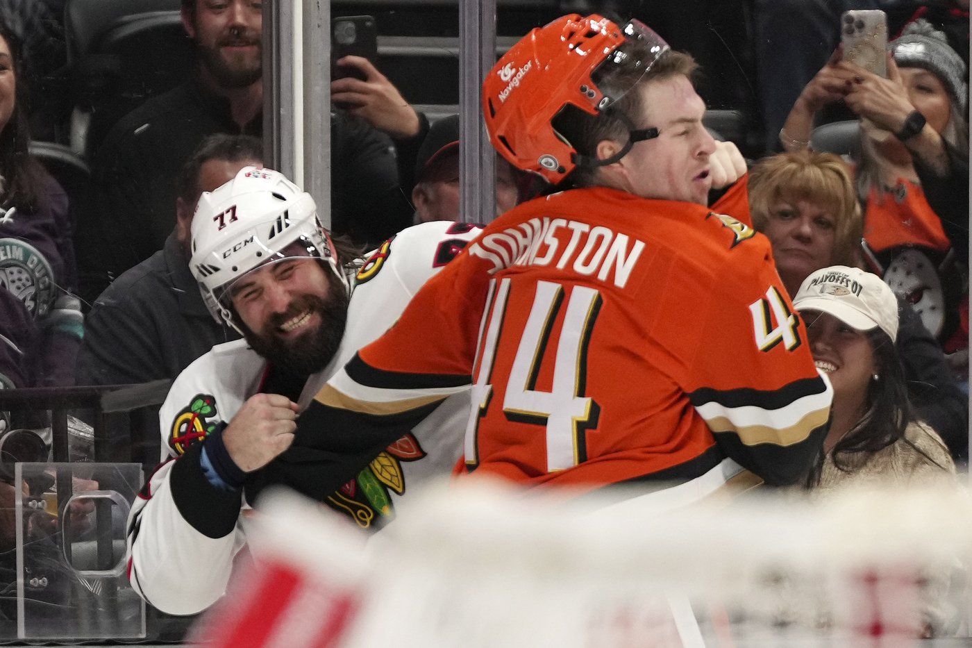 Bedard has 3 assists as Blackhawks defeat Ducks 4-2 | iNFOnews.ca