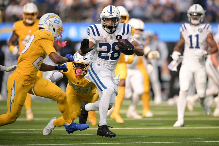 Colts beat Chargers 38-24 for sixth win, snap five-game skid in Los Angeles | iNFOnews.ca