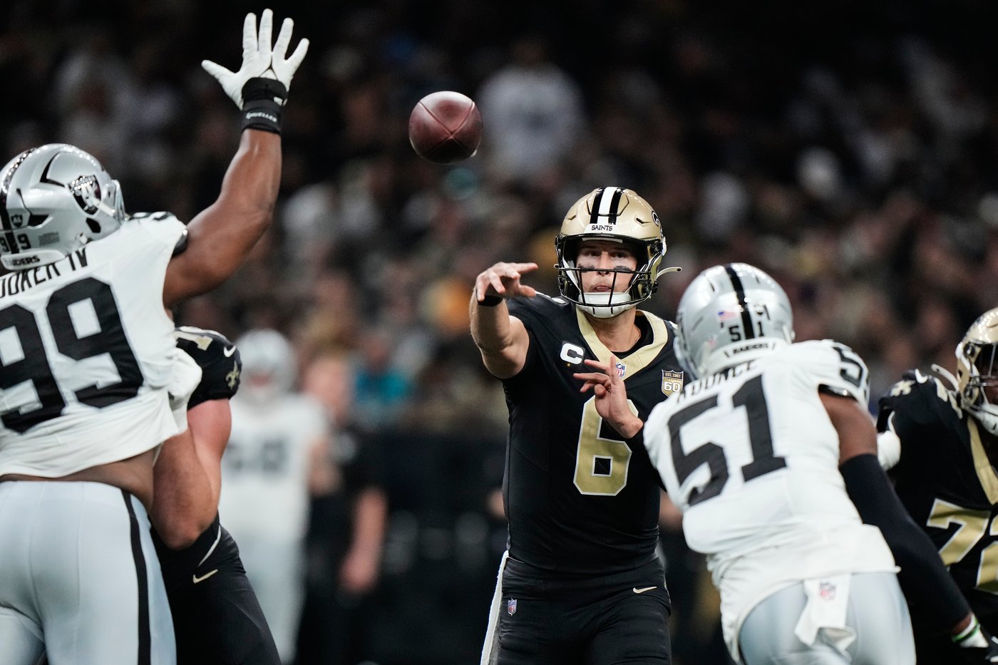 Kirk Cousins passes for 3 TDs and the unbeaten Raiders come back to top the Saints 35-27 | iNFOnews.ca
