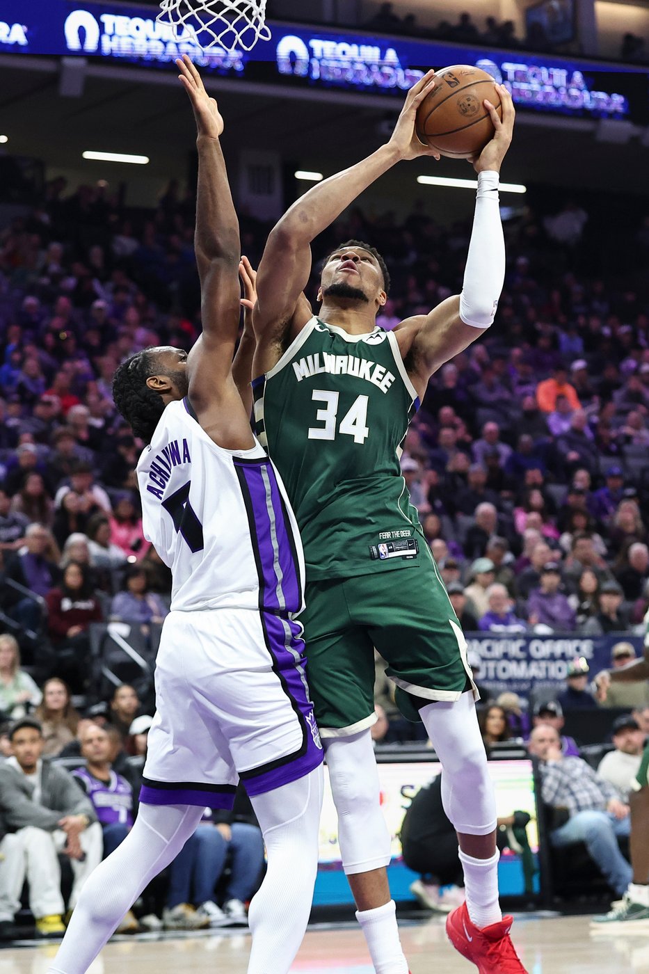 Antetokounmpo scores 37 in Bucks' 115-98 victory over Kings | iNFOnews.ca Antetokounmpo scores 37 in Bucks' 115-98 victory over Kings | iNFOnews.ca