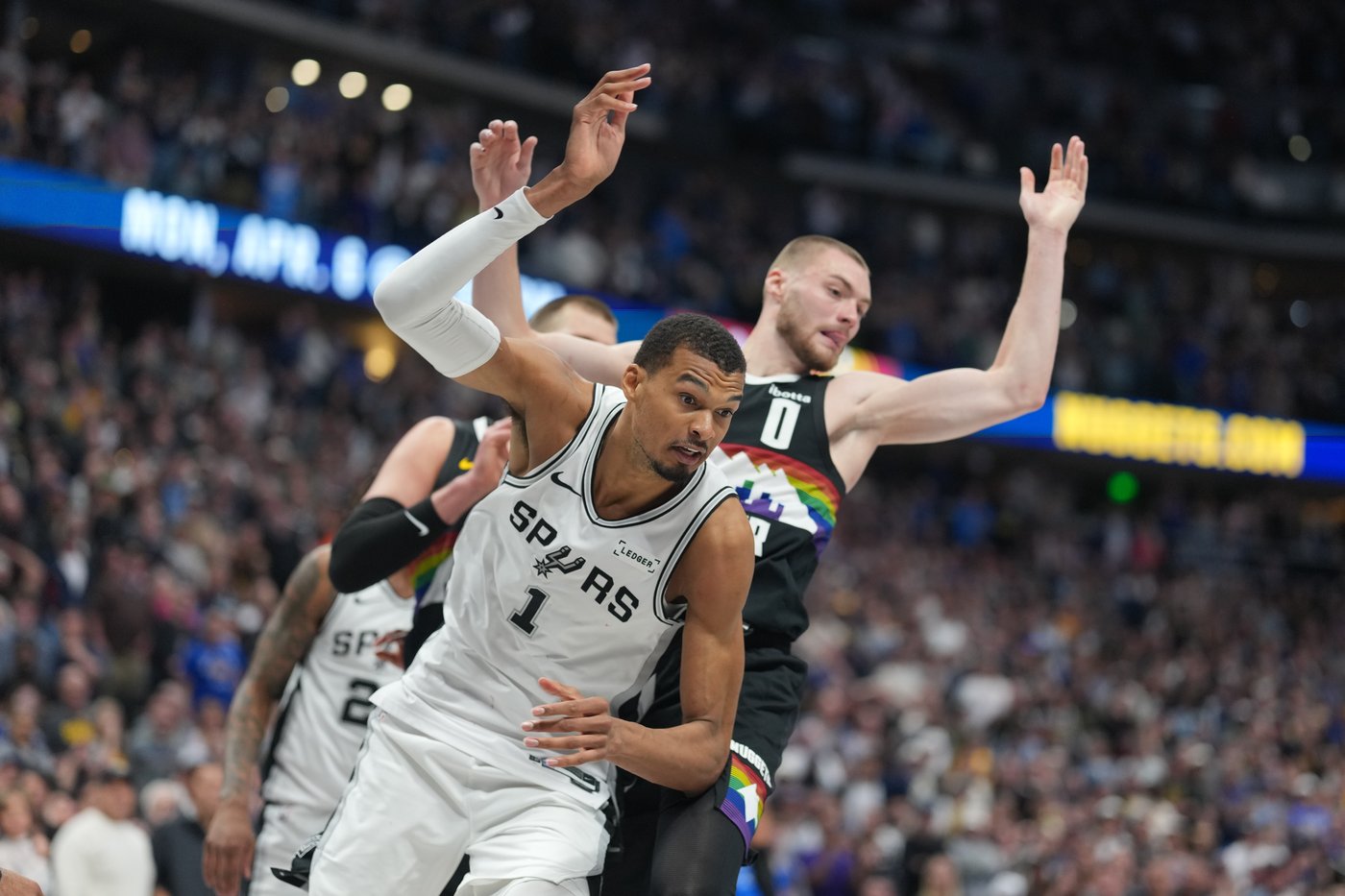 Jokic scores 40, outduels Wembanyama and Nuggets top Spurs 136-134 in OT | iNFOnews.ca