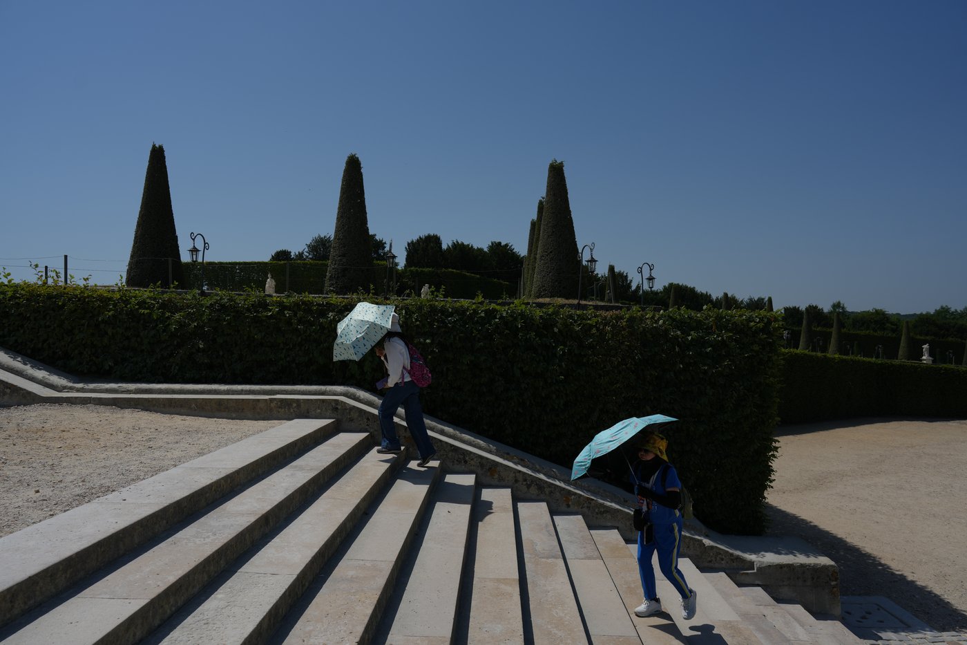 An early heat wave hits Europe, in photos | iNFOnews.ca