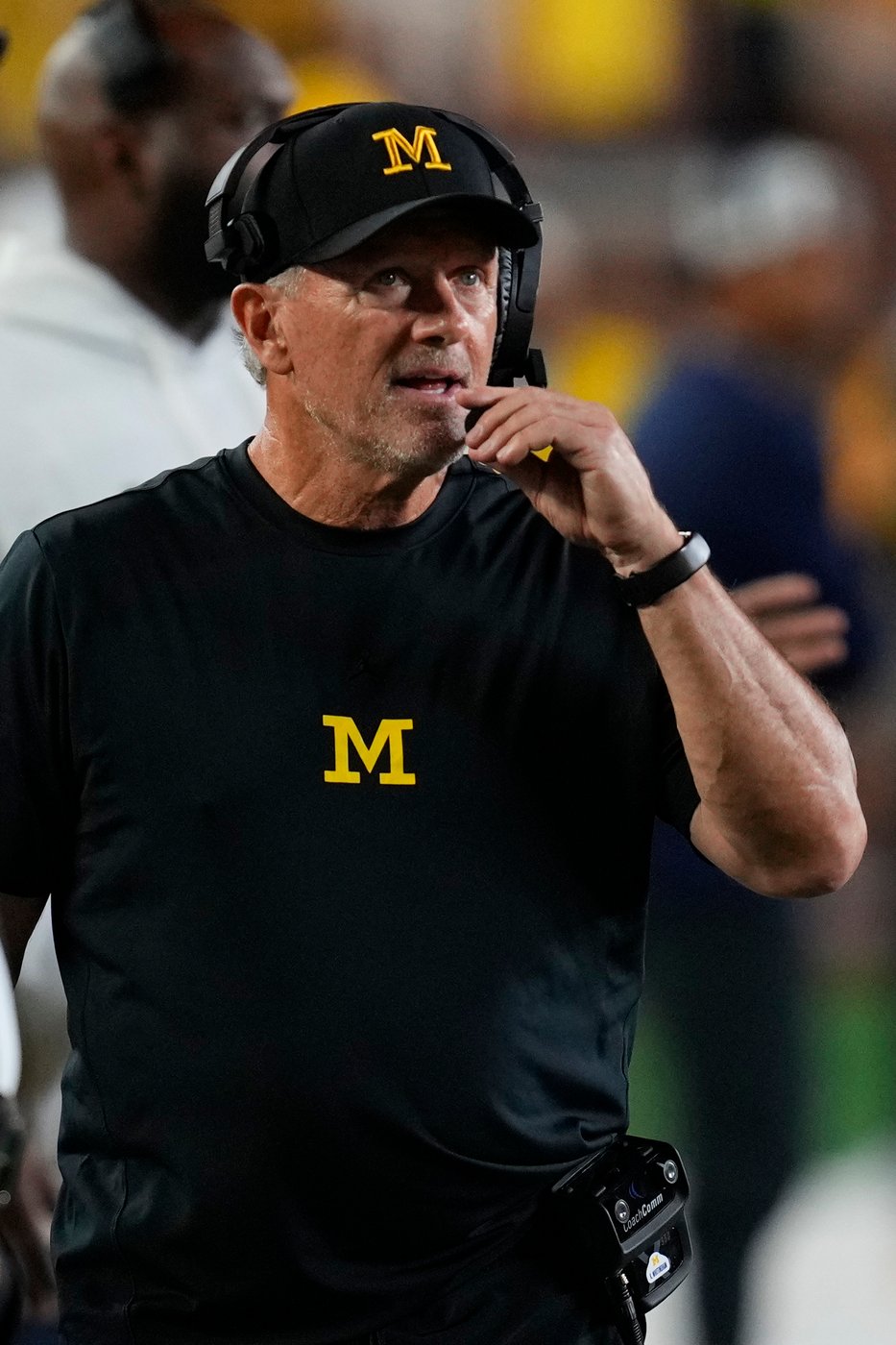 Veteran coaches surprised that stadium clock was not official clock in wild Michigan win Saturday | iNFOnews.ca