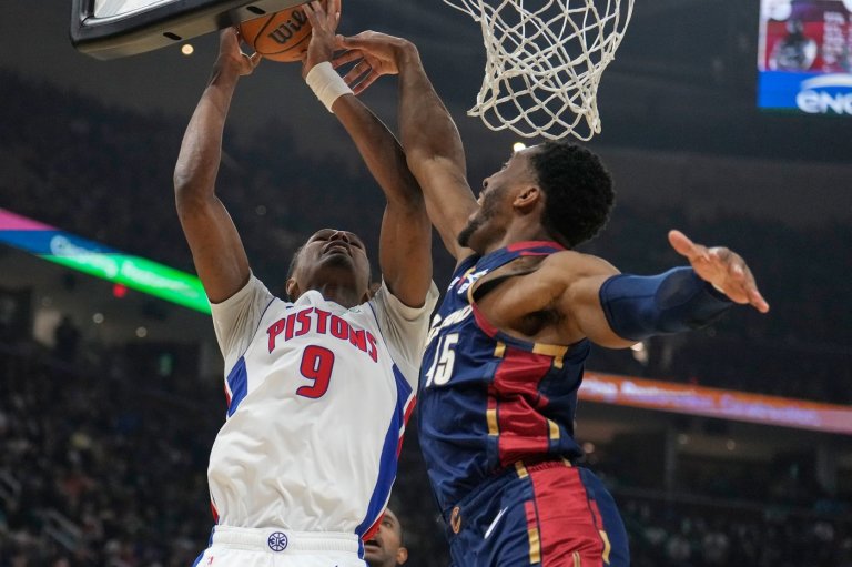 Pistons dominate 2nd half to beat Cavs and force Game 7 | iNFOnews.ca