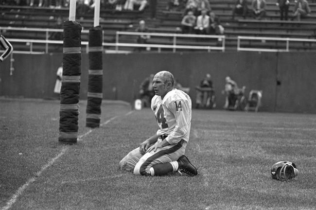Hall of Fame QB Y.A. Tittle dead at 90 | iNFOnews.ca CP2123262689