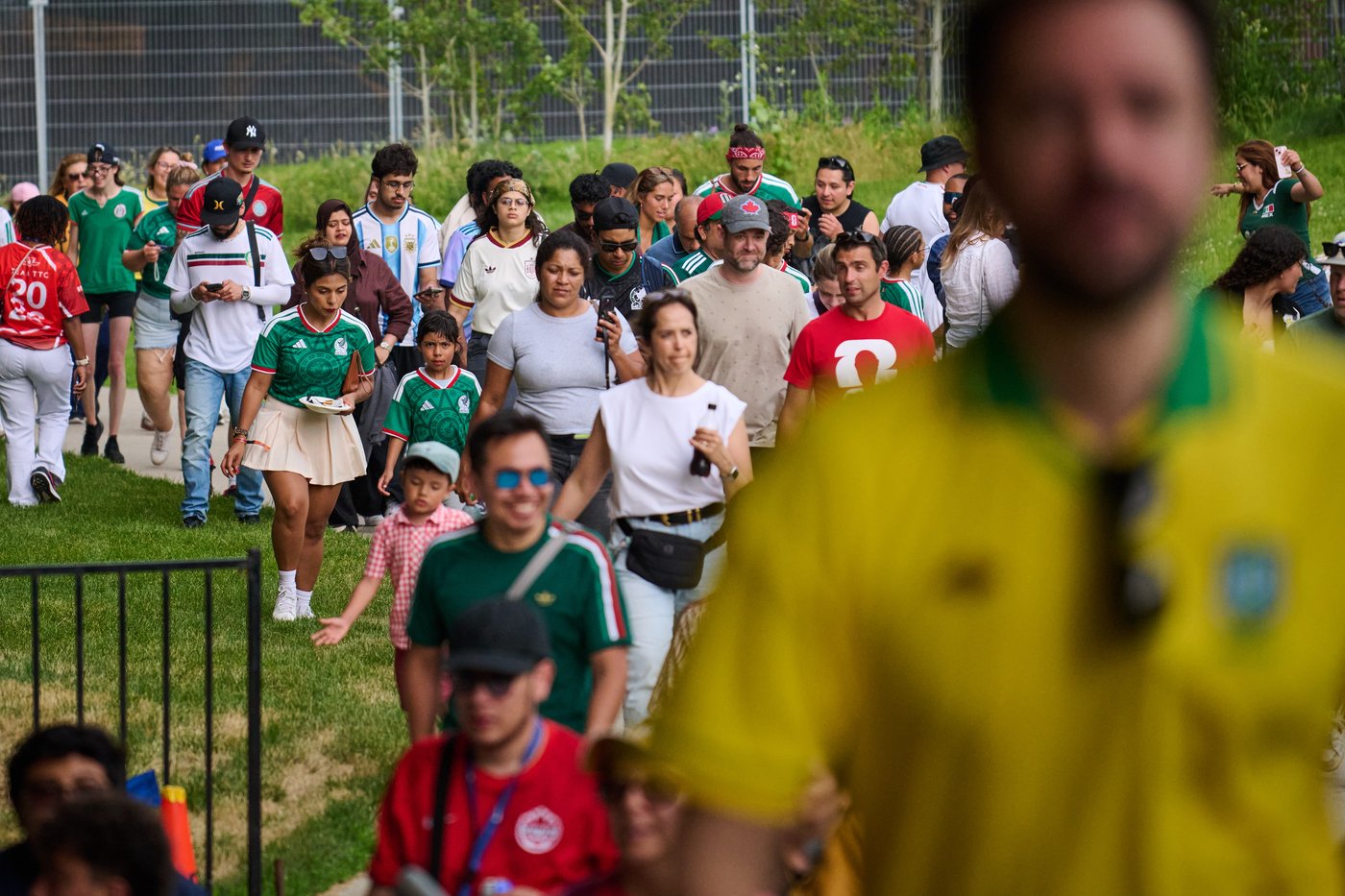 Cheers as World Cup party begins, jeers as lightning forces Toronto fans to evacuate | iNFOnews.ca Cheers as World Cup party begins, jeers as lightning forces Toronto fans to evacuate | iNFOnews.ca