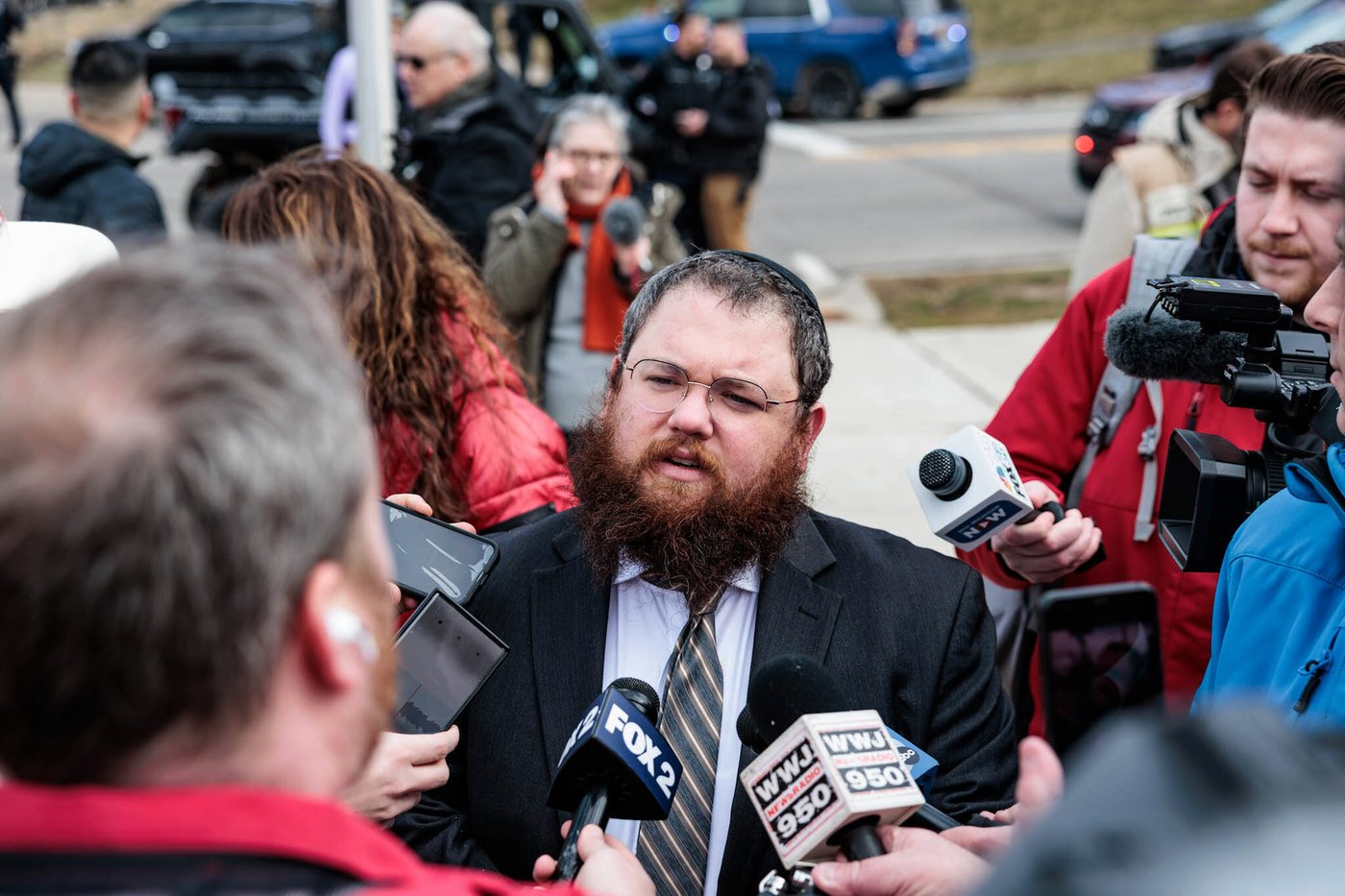 Photos show response after attack at suburban Detroit synagogue | iNFOnews.ca