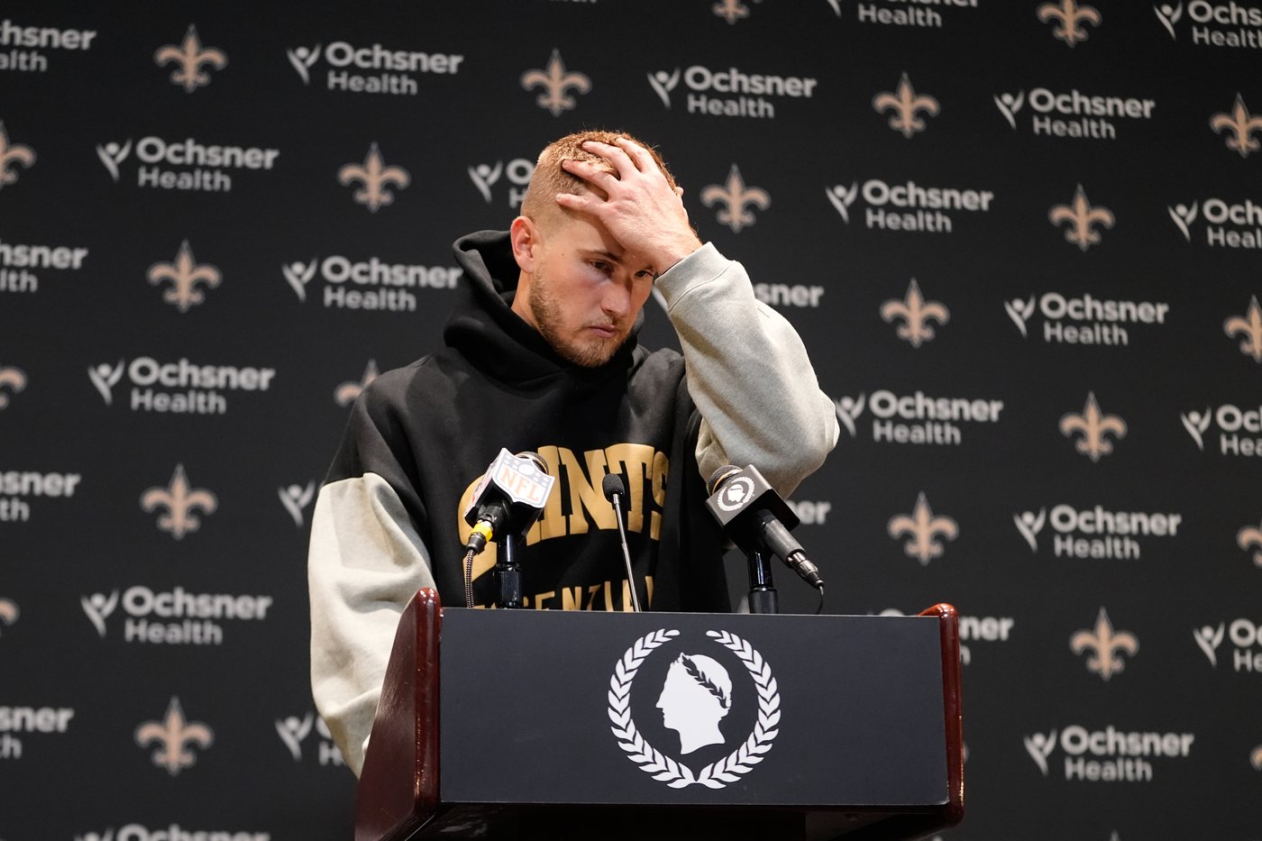 Another disputed fumble call goes against the Saints when Shough loses ball in loss to Raiders | iNFOnews.ca