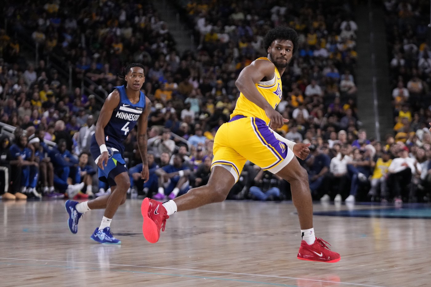 Bronny James begins his Lakers career with a preseason debut. LeBron won't join until the next game | iNFOnews.ca