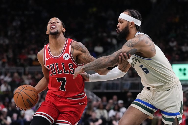Kyle Kuzma scores 31 as Bucks snap 5-game skid with 131-115 win over Bulls | iNFOnews.ca