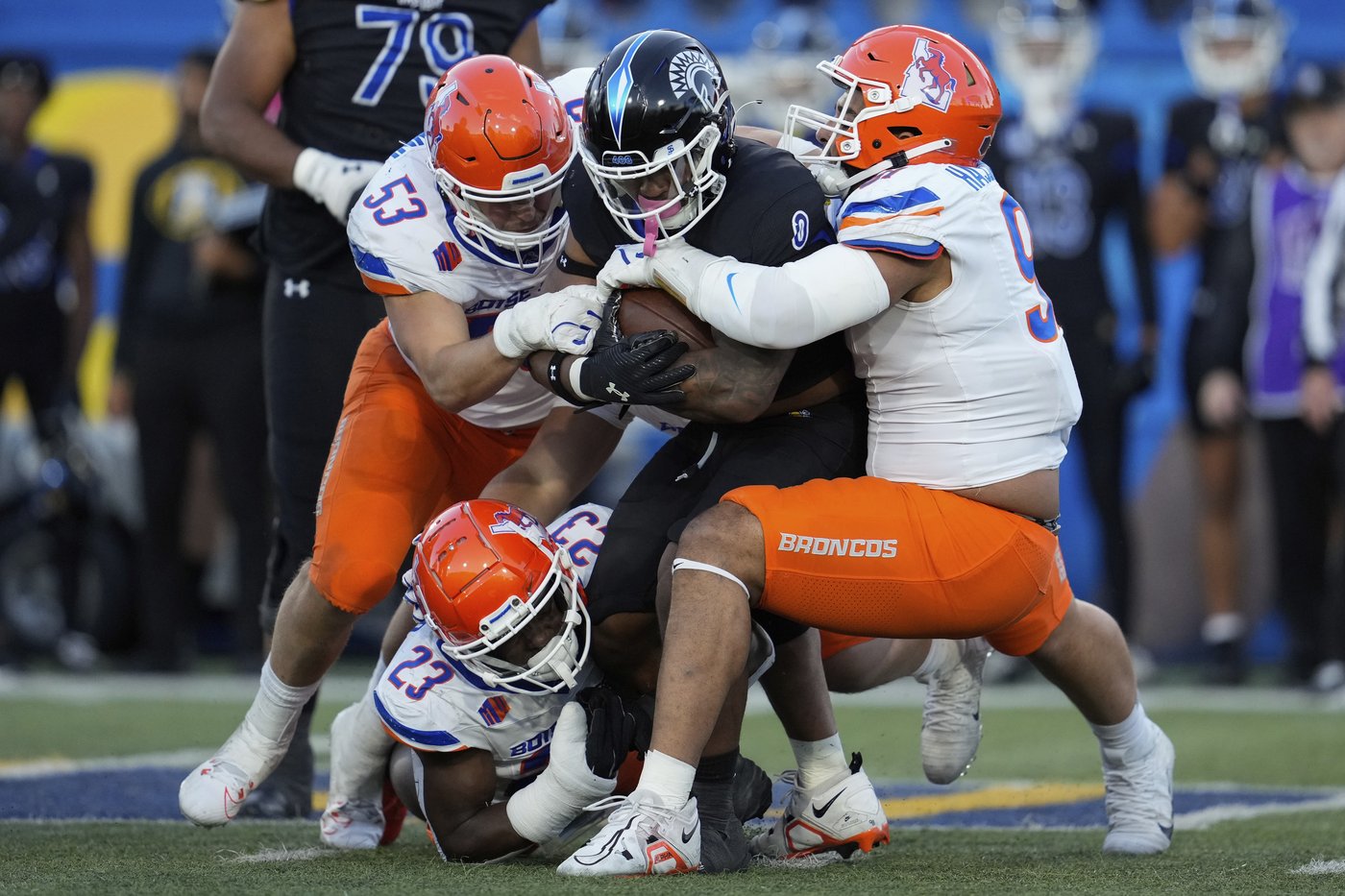 Ashton Jeanty runs for 159 yards and 3 TDs as No. 13 Boise State beats San Jose State 42-21 | iNFOnews.ca