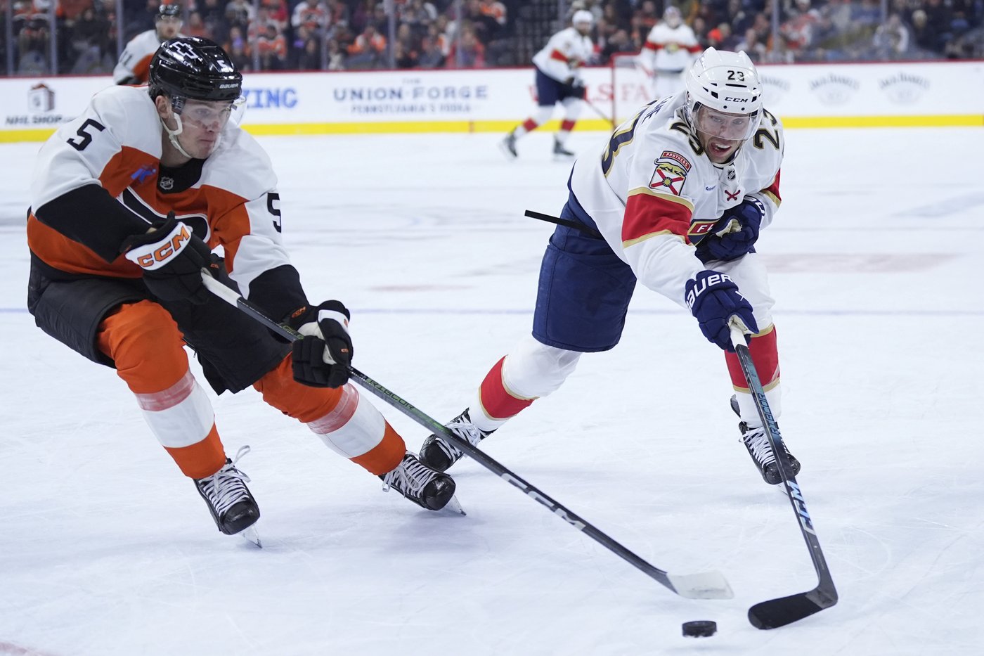 Panthers waste early 3-goal lead, rally with 3 goals in final minutes to top Flyers 7-5 | iNFOnews.ca Panthers waste early 3-goal lead, rally with 3 goals in final minutes to top Flyers 7-5 | iNFOnews.ca