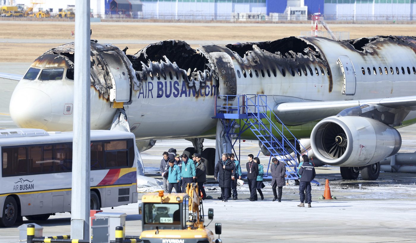 Passenger plane catches fire at South Korean airport. All 176 people on board are evacuated | iNFOnews.ca Passenger plane catches fire at South Korean airport. All 176 people on board are evacuated | iNFOnews.ca
