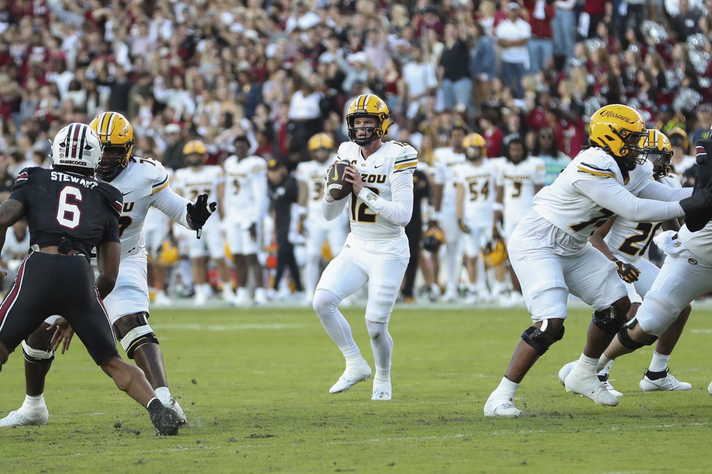 Sellers throws career-high 5 TD passes, No. 23 South Carolina beats No. 24 Missouri 34-30 | iNFOnews.ca Sellers throws career-high 5 TD passes, No. 23 South Carolina beats No. 24 Missouri 34-30 | iNFOnews.ca