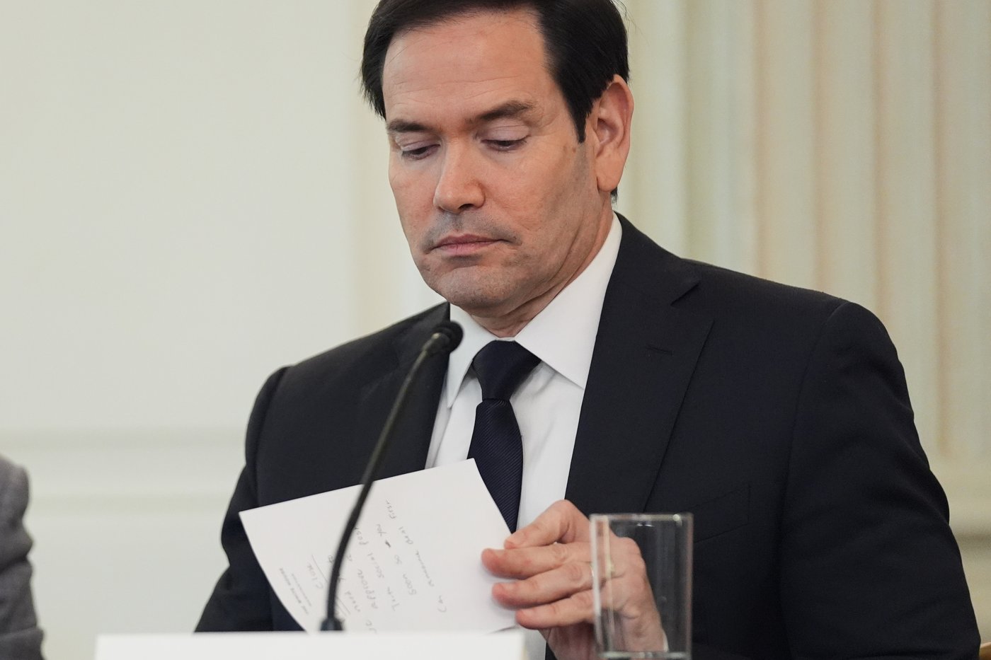 AP photos show Rubio's urgent note to Trump before announcement of Mideast peace deal | iNFOnews.ca