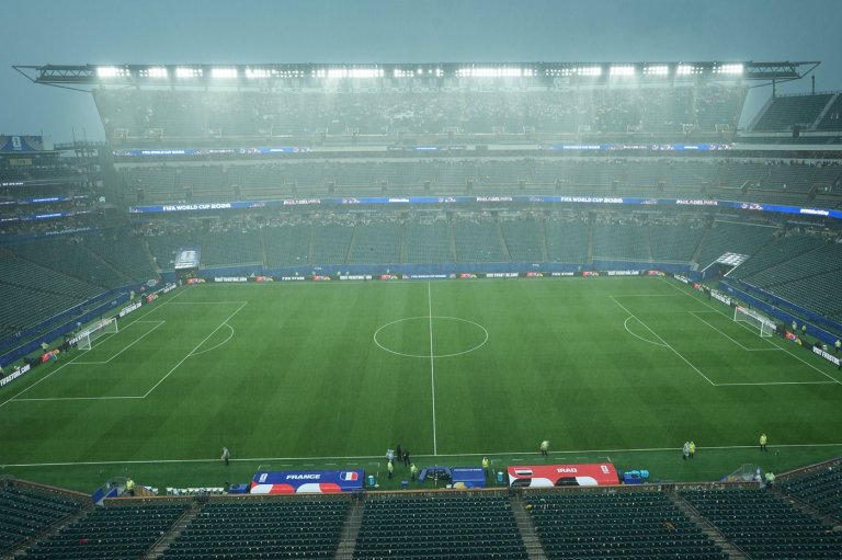 World Cup sees first weather delay as fans cleared from seats at France-Iraq match in Philadelphia | iNFOnews.ca