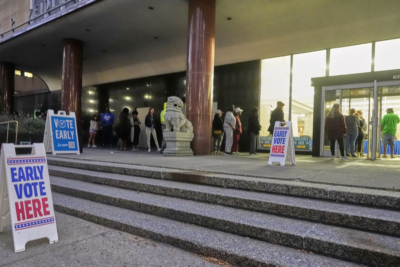 Wisconsin sees high turnout on the first day of in-person absentee voting | iNFOnews.ca Wisconsin sees high turnout on the first day of in-person absentee voting | iNFOnews.ca