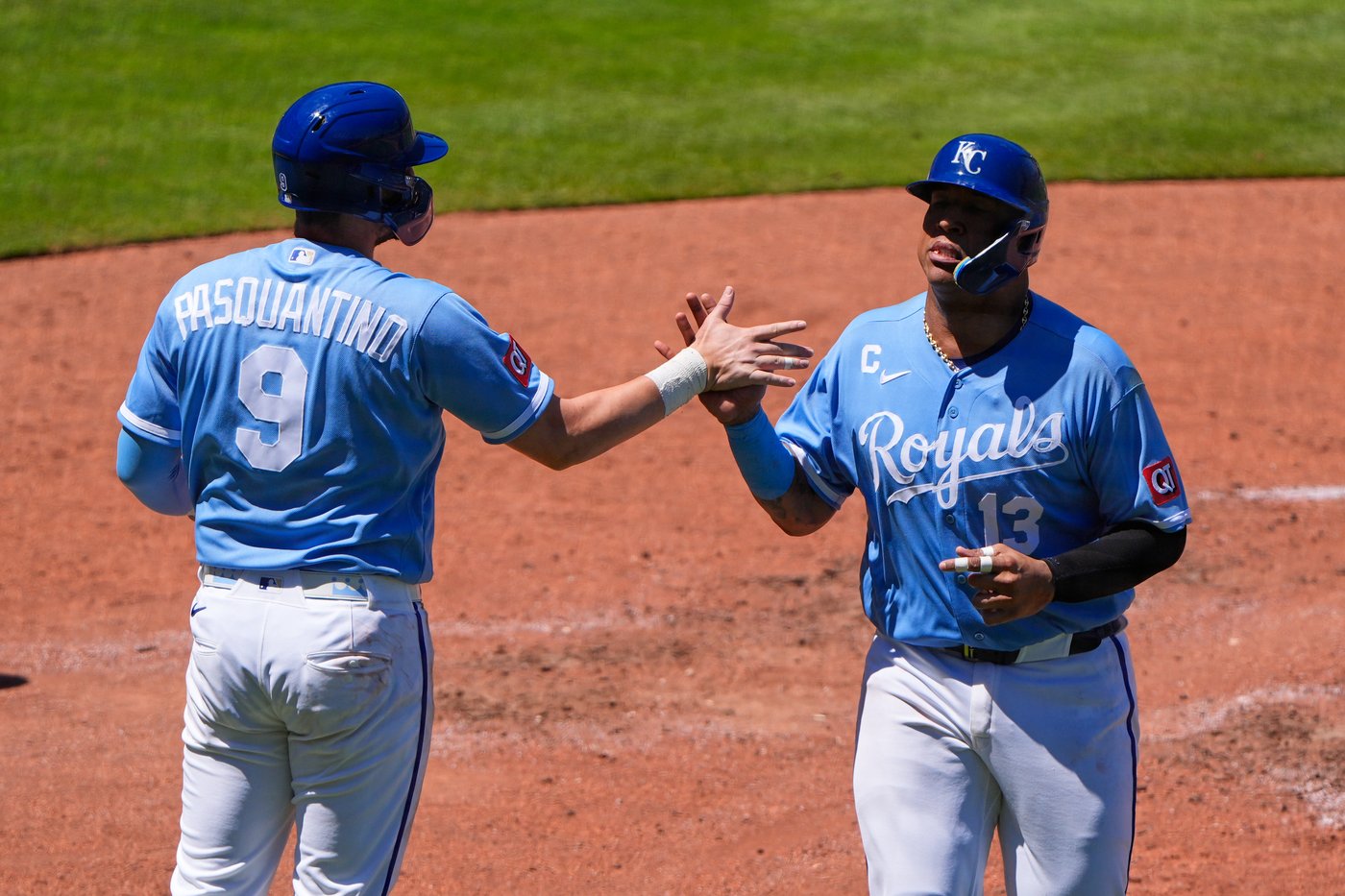 Salvador Perez jump-starts KC offense, Royals pull away from the Mariners for 8-6 win | iNFOnews.ca