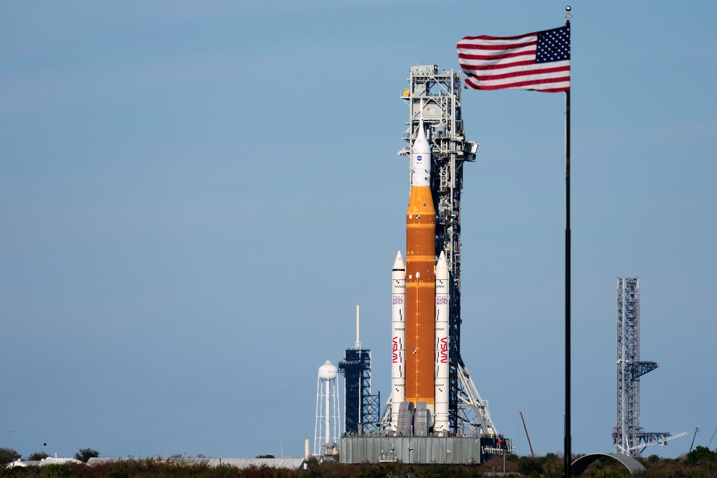 Artemis II astronauts arrive at Florida launch site for first moon trip in 53 years | iNFOnews.ca