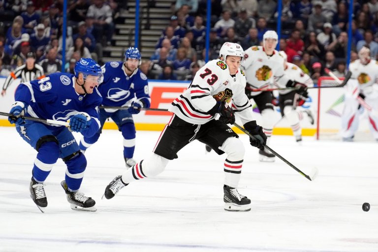 Blackhawks send Lukas Reichel to Canucks for 2027 4th-round draft pick | iNFOnews.ca