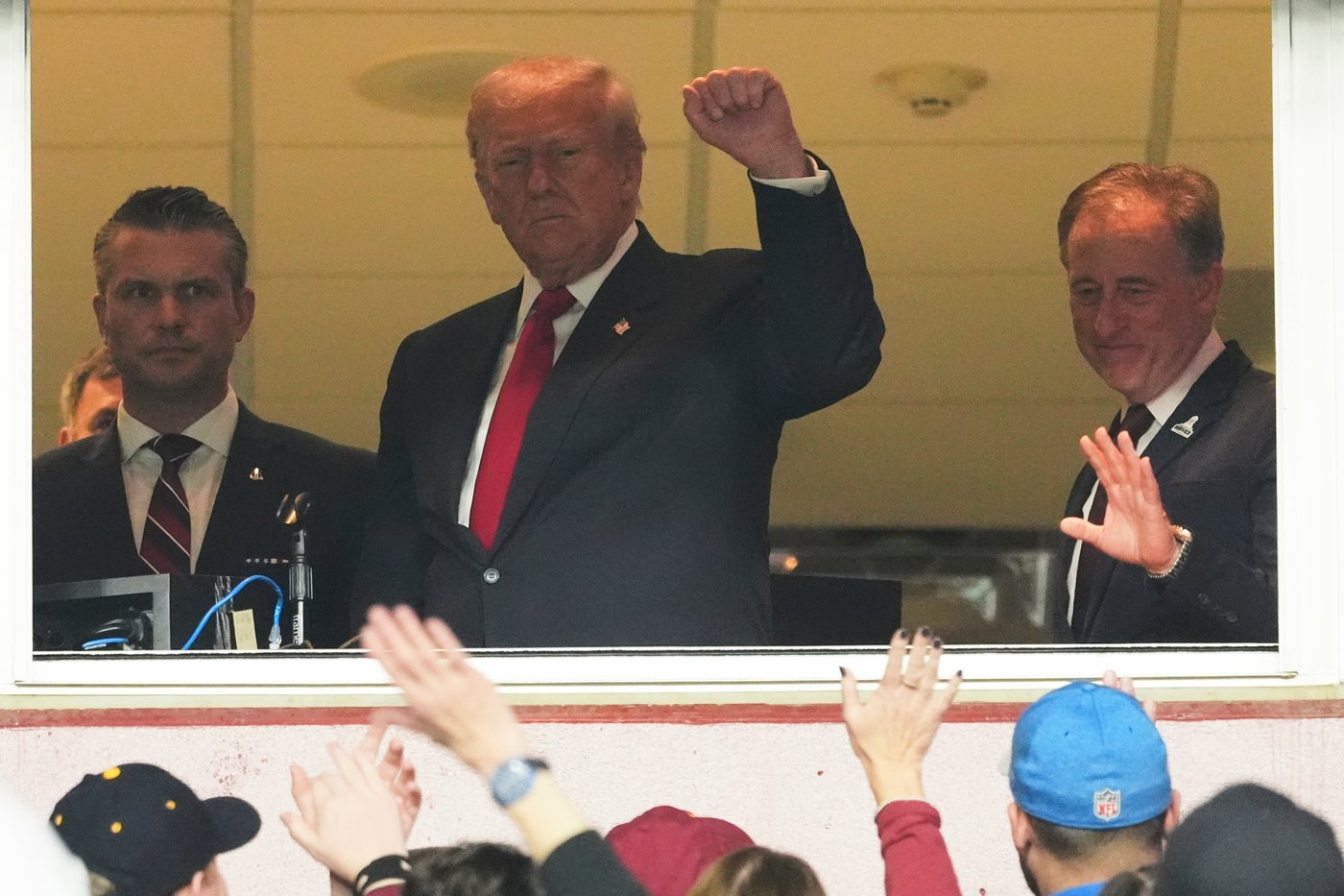 Donald Trump booed as the 1st sitting US president at a regular-season NFL game since Carter in 1978 | iNFOnews.ca