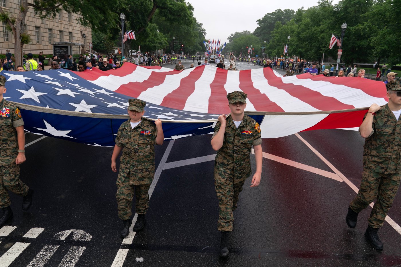Photos of Memorial Day events remembering US soldiers and sailors | iNFOnews.ca