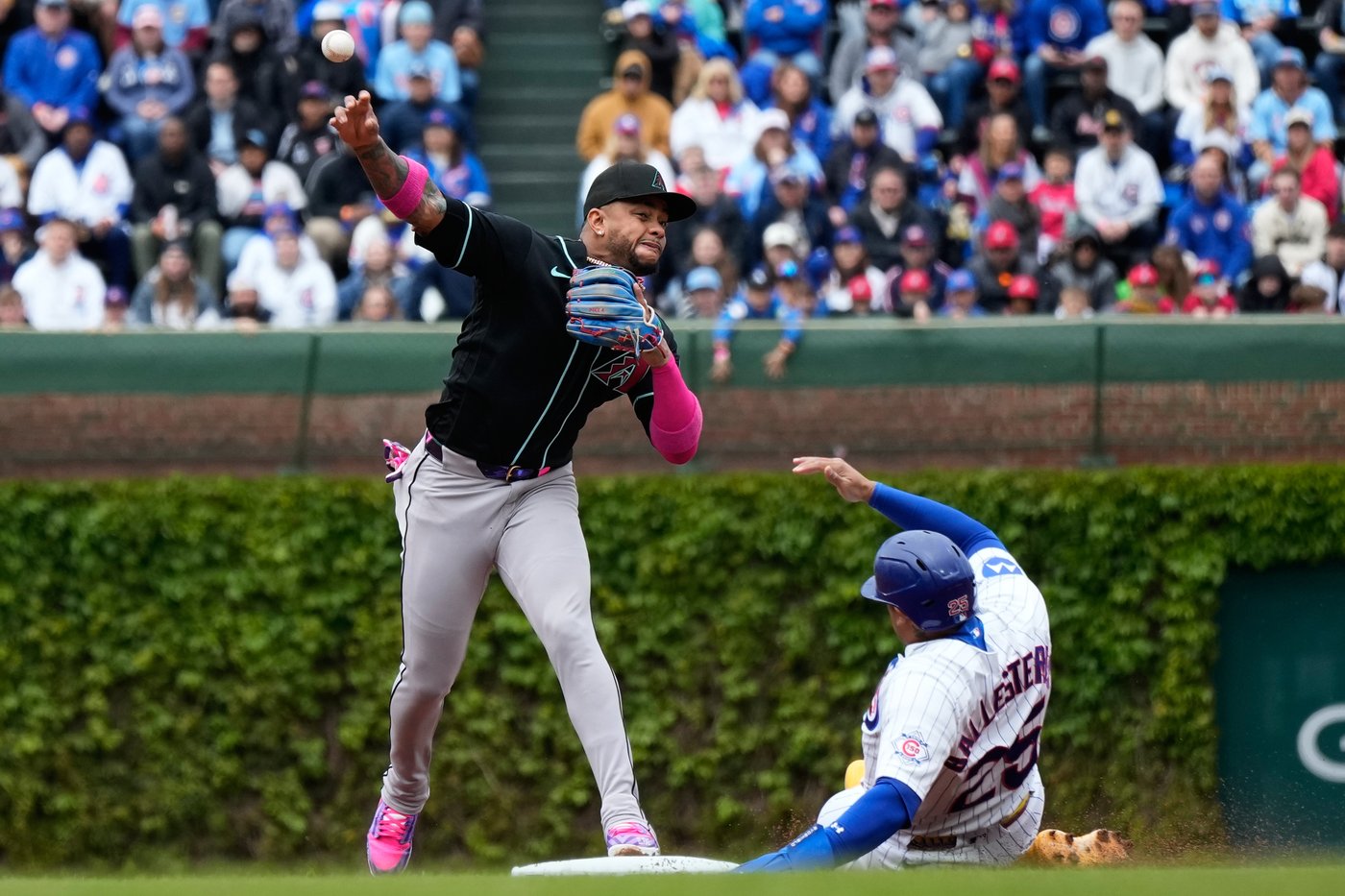 Busch stars as the surging Cubs beat the Diamondbacks 8-4 for their 5th consecutive win | iNFOnews.ca Busch stars as the surging Cubs beat the Diamondbacks 8-4 for their 5th consecutive win | iNFOnews.ca