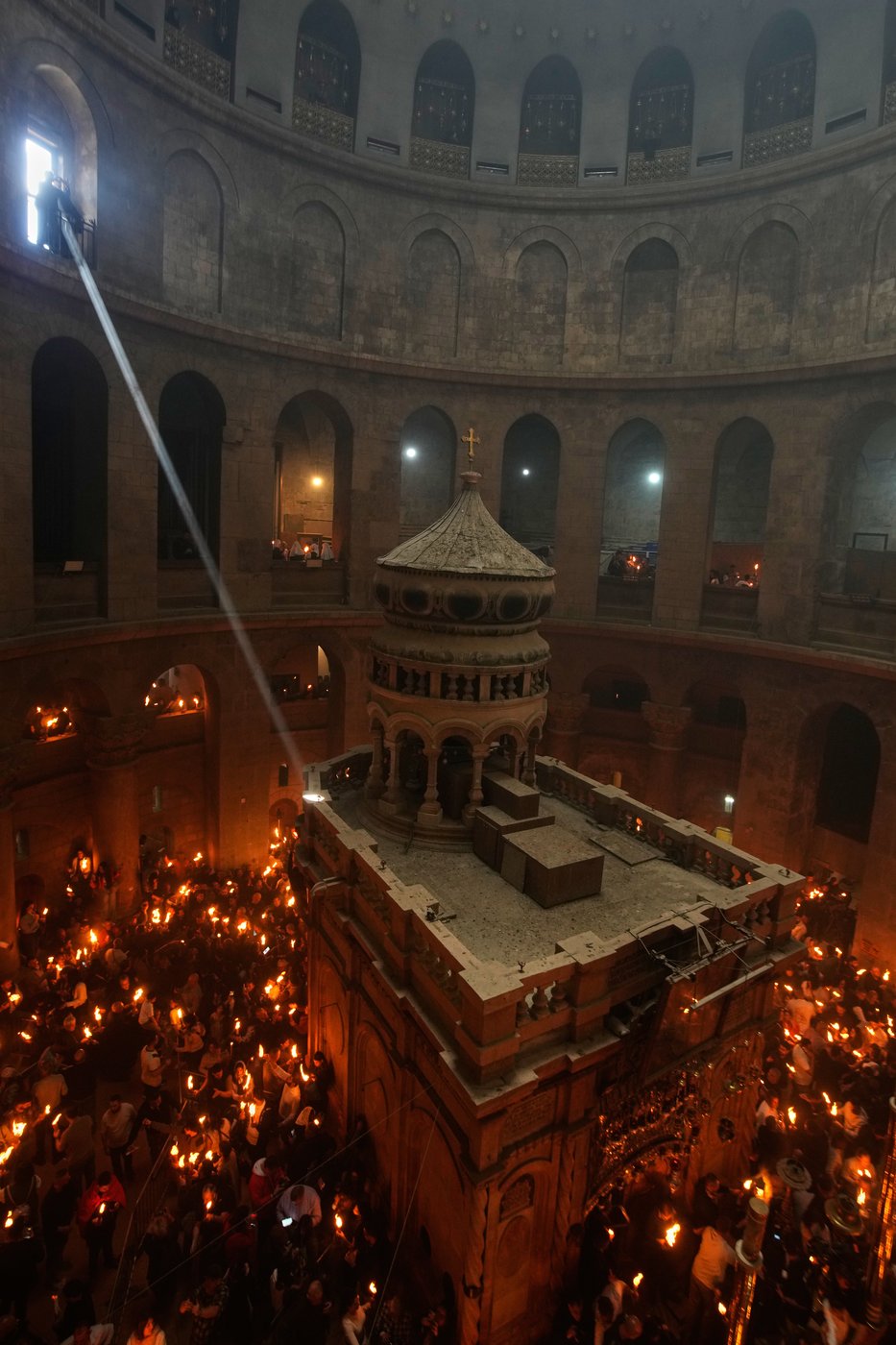 See the world in vertical: Top photos by AP photojournalists | iNFOnews.ca