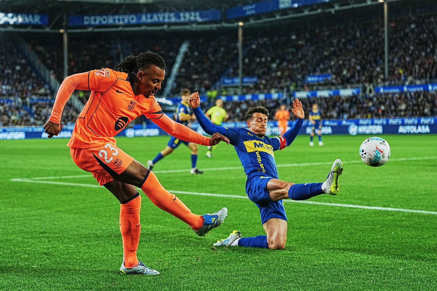 Barcelona's 100-point bid ends in a 1-0 loss at Alaves in the Spanish league | iNFOnews.ca Barcelona's 100-point bid ends in a 1-0 loss at Alaves in the Spanish league | iNFOnews.ca