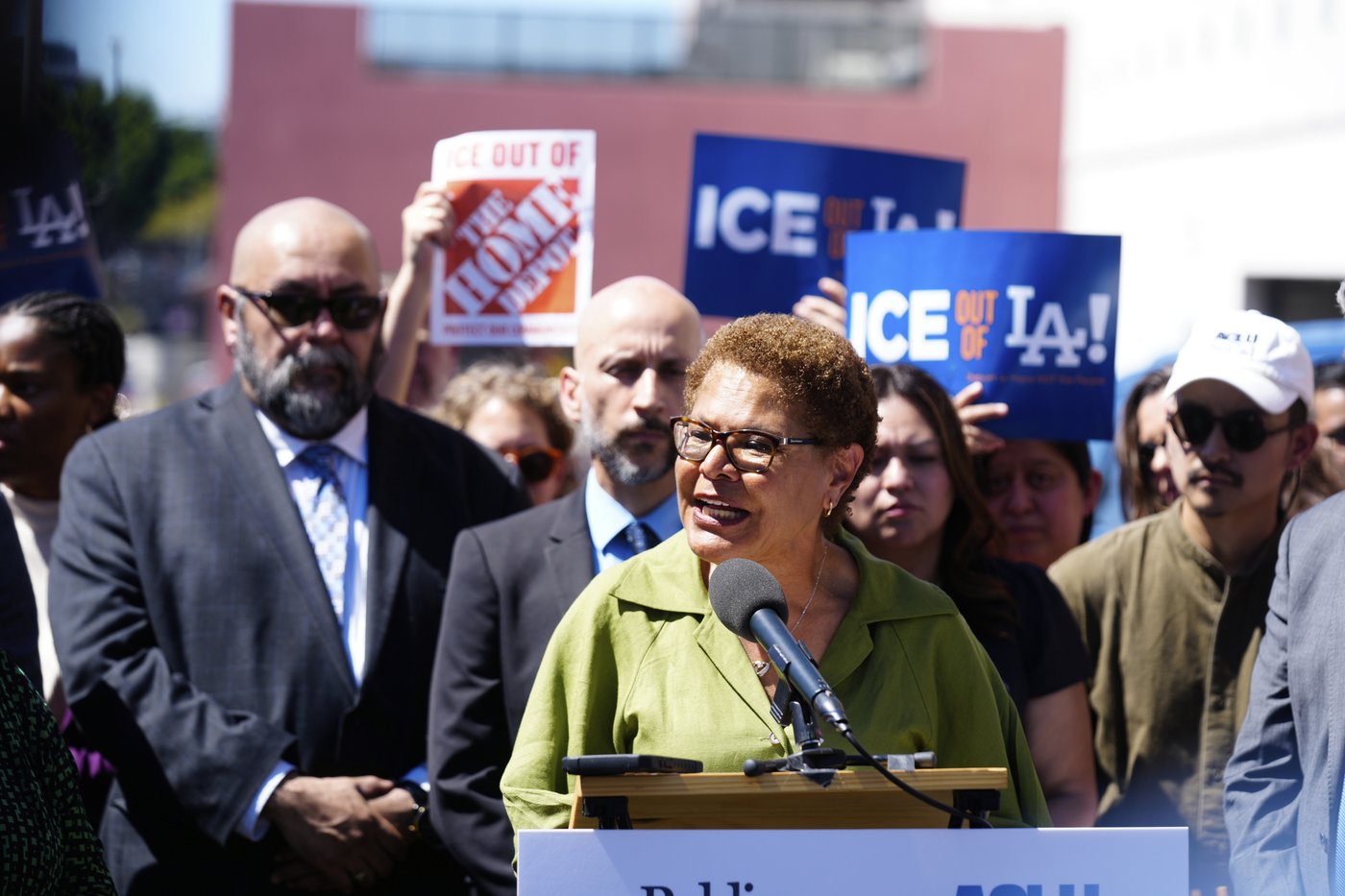 Supreme Court lifts restrictions on LA immigration stops set after agents swept up US citizens | iNFOnews.ca