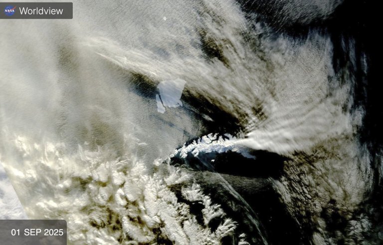 Most enduring and biggest iceberg breaks apart, with more splintering to come in its death spiral | iNFOnews.ca
