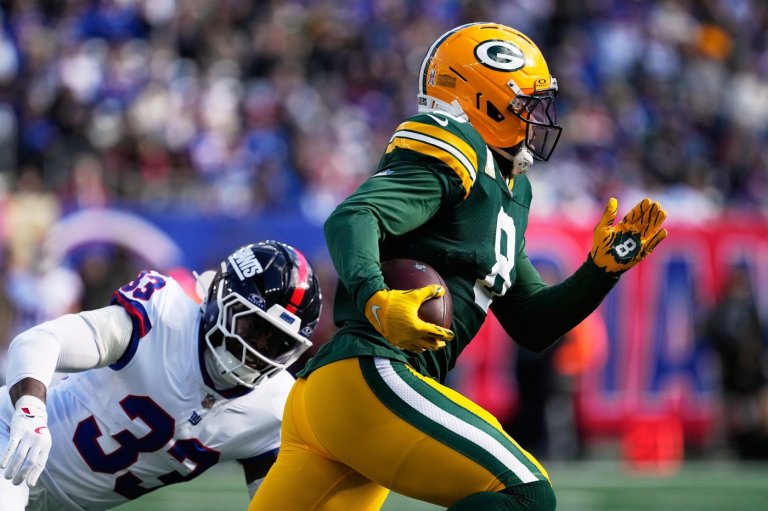 Packers RB Josh Jacobs won't require surgery after hurting his knee against Giants, AP source says | iNFOnews.ca