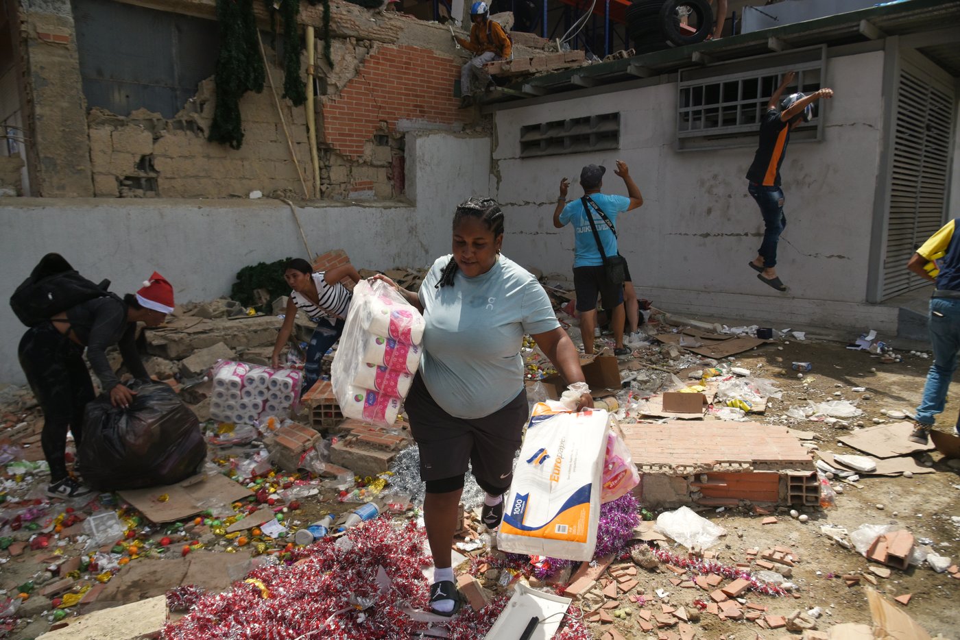 Venezuelans in the US rush to send aid to earthquake victims, but Caracas airport is closed | iNFOnews.ca Venezuelans in the US rush to send aid to earthquake victims, but Caracas airport is closed | iNFOnews.ca