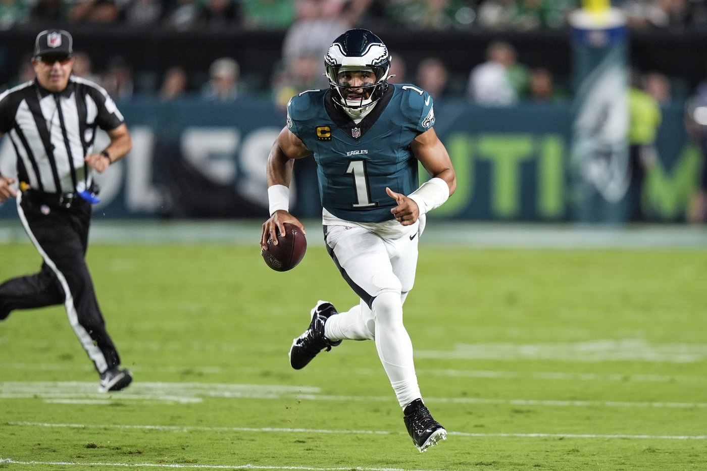 Defending champion Eagles edge Cowboys 24-20 in wild, lightning-delayed NFL season opener | iNFOnews.ca Defending champion Eagles edge Cowboys 24-20 in wild, lightning-delayed NFL season opener | iNFOnews.ca