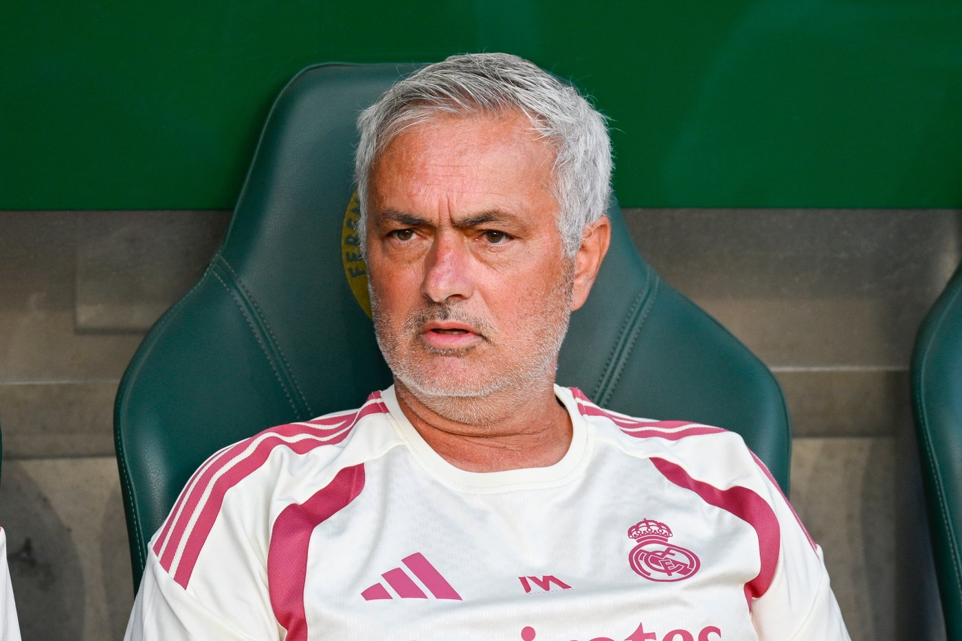 Real Madrid officially presents José Mourinho in a closed-door ceremony | iNFOnews.ca