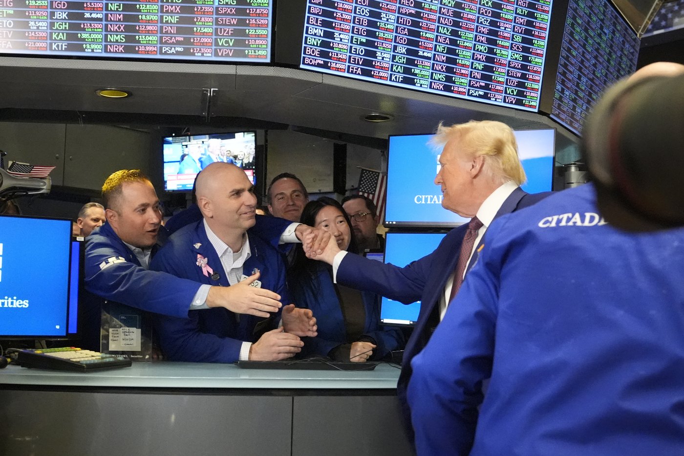 Trump is named Time's Person of the Year and rings the New York Stock Exchange's opening bell | iNFOnews.ca Trump is named Time's Person of the Year and rings the New York Stock Exchange's opening bell | iNFOnews.ca